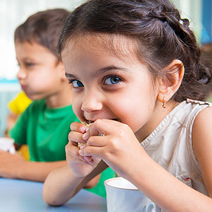 Skopek Orthodontics kids eating healthy food